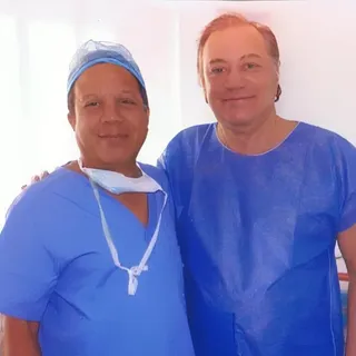 Este año celebro 33 años como médico especializado en restauración capilar. Nunca imaginé que al dej