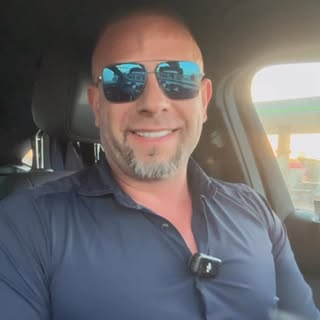 Zabieg przeszczepu włosów w klinice dr. Turowskiego to decyzja, której nie żałuję.
Trzy miesiące po 