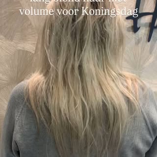 Shinen met Koningsdag. Dat kunnen we ook met wefts in het haar. #weft #blond #lang #volume