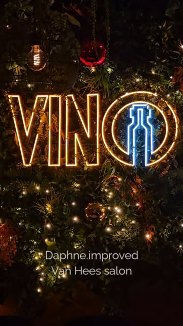 Christmas & End-of-Year borrel🎄🥂

Gisteravond hebben we ontzettend genoten bij @vinoymasrhenen van