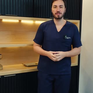 Mais um dia, mais um resultado sendo construído aqui na CR Clinique.
Fio por fio. Sem pressa.
Chama 