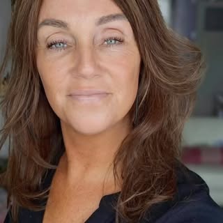 Dagelijks komen er vrouwen bij ons  die vanuit een moeilijke situatie overwegen om een haarwerk te n