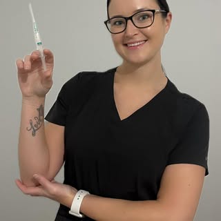 Introducing you to the face of the business!

Hi I’m Sophie, a qualified Vitamin and Hair PRP practi