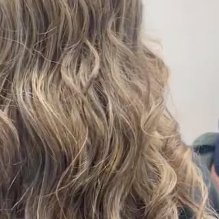 From grown-out & dull ➝ soft, dimensional & refreshed ✨

A seamless blend of highlights with a beaut