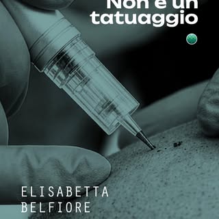 C’è una differenza importante tra tricopigmentazione e tatuaggio.
Ed è spesso la prima cosa che chia