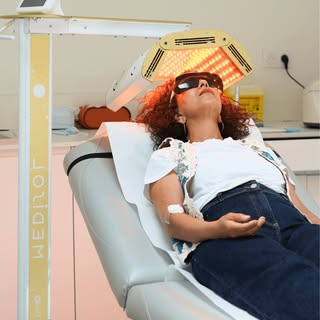 ✨ Le Protocole Repousse, votre allié naturel contre la chute de cheveux 💉

La photobiomodulation LE