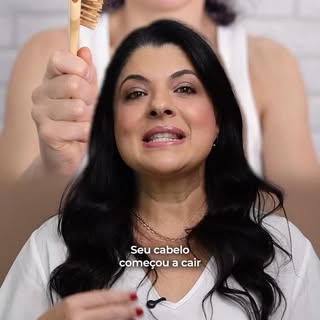 Após o parto, a queda de cabelo pode assustar — fios no banho, na escova, pela casa toda.
Isso acont