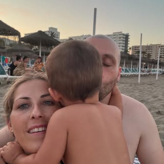 Despidiendo las vacaciones con la mejor imagen de todas,un besito de mi pequeñín!!!!!!😘😘😘😘😘🥰🥰
