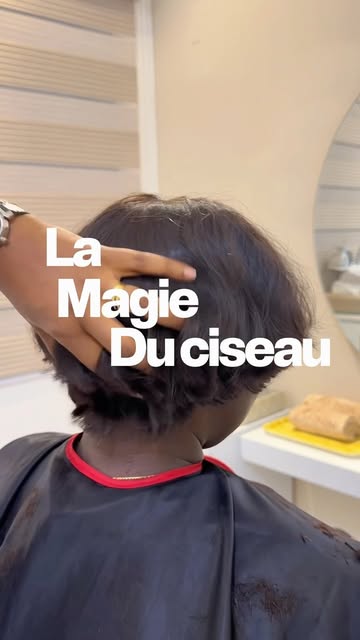 LA MAGIE DU CISEAU
Quelques coups de ciseaux précis et la transformation prend vie. Du tissage cousu
