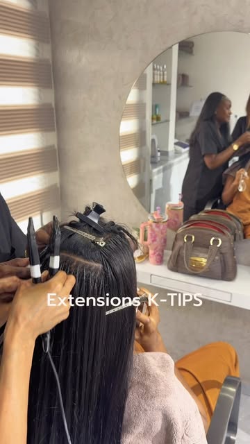 Chez PLATINUM poser des extensions c’est un plaisir mais surtout beaucoup de précision. 
Chaque mèch