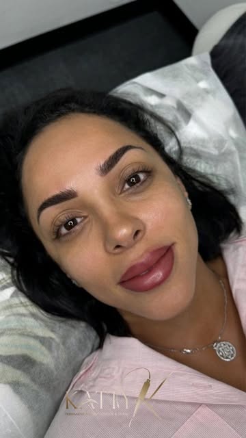 2,5 years later - time for a brow refresh🥰

My client already had beautiful brows before the proced