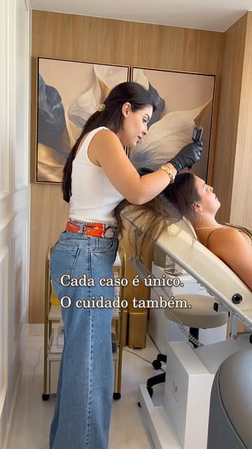 Não é sobre escolher um procedimento. É sobre entender o que o seu cabelo realmente precisa. 🤍

A c