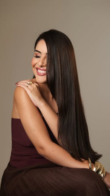 Quando o cabelo começa a cair, sempre aparece uma solução “milagrosa”: vitamina, shampoo antiqueda, 
