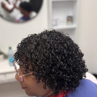 Looking for dreamy, hydrated curls? Come see me today for a curly cut experience tailored just for y