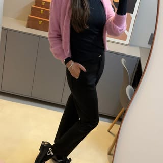 Inventando moda por aqui! ✨

Porque às vezes o look da semana nasce exatamente assim: testando, mist