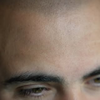 Esto no es maquillaje.
Esto es estrategia visual.

Cuando arriba no hay nada y los laterales están m