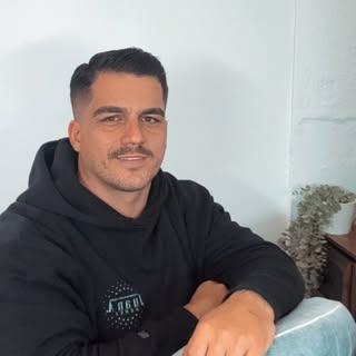 👋 Hola, soy Juan A. Pérez , fundador y dueño de Micro capilar Huelva .

Con mucha dedicación y pasi