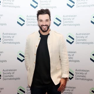 Meet Dr Nik Davies, owner and director of The FUE Doctors & NDSKIN. Dr Nik has worked in the cosmeti