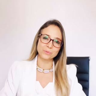 Está com Que de cabelo e não sabe mais o que fazer?!

A maioria das mulheres só procura ajuda
quando