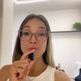 A vitamina D é lipossolúvel, ou seja, é armazenada no fígado e no tecido adiposo. Por isso, é essenc