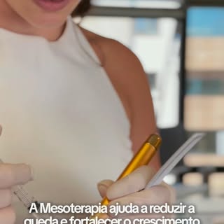 A mesoterapia leva ativos diretamente ao couro cabeludo, auxiliando no controle da queda e no fortal