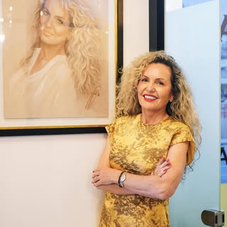 ✨ La Medicina Estética de verdad empieza con formación, experiencia y criterio médico.

La Dra. Mata