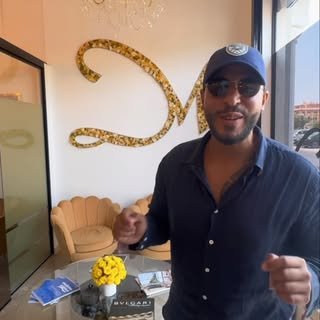 Hoy nos ha visitado nuestro querido @tarikartiba para realizarse el tratamiento de la piel de la Dra