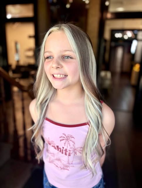 chunky color block highlights by @xtina.creates !! 🤩

#renatasalons #colorblock #renatahairco #grap