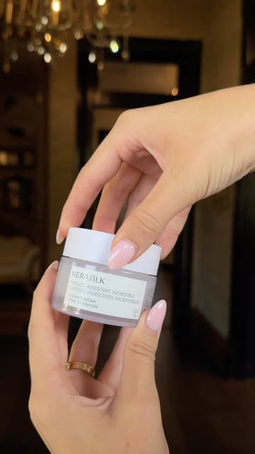✨ Meet your new styling essential: Kerasilk Finishing Cream! ✨

Say goodbye to pesky flyaways and he