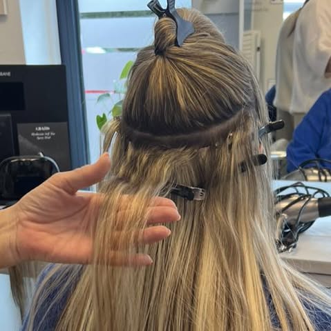 Mooie complete haarverlenging , 
150 gr haar 50cm lengte 
#extensions  #extensionspecialist #Weaving