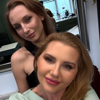 Waiting patiently for our clients… but let’s be honest, selfies won’t take themselves. 😎✨

Today’s 