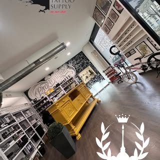 SHAPE ACADEMY & PROFESSIONAL TATTOO SUPPLY nella nostra accademia tutti gli allievi troveranno solo 
