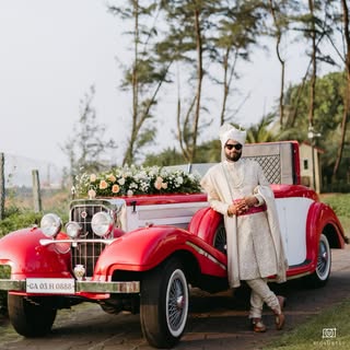 Groom entry, done right, tika for blessings ✨, toran for a new beginning, and the baraat bringing al