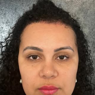 Esse antes e depois mostra como pequenas correções na linha capilar podem mudar todo o enquadramento