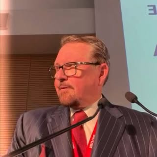Dr. Williams gives lecture at Italian hair society in Rome, Italy.#hairtransplant #hairlinedesign #r