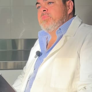🚨 Dejar tu tratamiento médico después de un implante capilar… es un gran error

Muchos pacientes cr