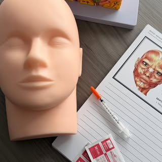 ✨ Dreaming of a career in aesthetics?
Train with medical experts, gain the knowledge and skills you 