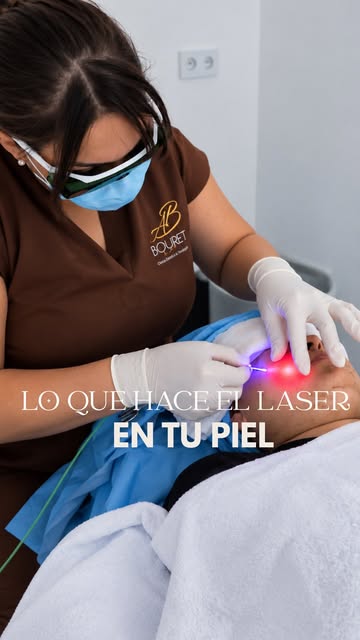 ¿Quieres eliminar la papada y hacerte un lifting sin cirugía en la misma sesión? 💉✨

Esto es lo que