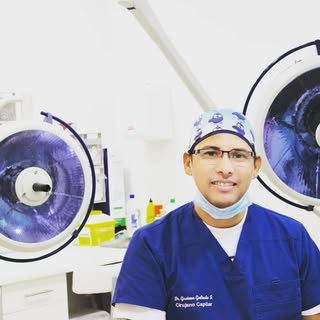 Dr. Gustavo Galindo.
.
.
Cirujano en Transplantes Capilares FUE-FUSS-FUE Robotizado.
.
Director de M