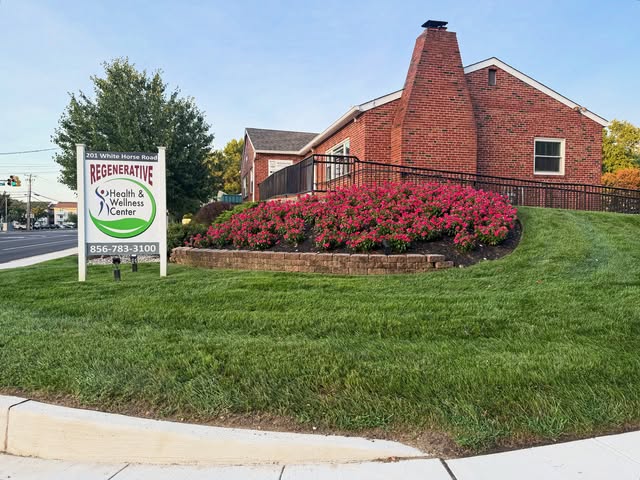 🌺 Fresh Seasonal Color Makes a Huge Difference! 🌺

Our team recently installed a beautiful mix of 