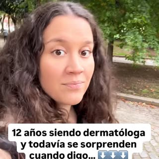 1️⃣ El agua no hidrata la piel.
Beber 2 litros al día es saludable, pero no va a cambiar tu piel si 