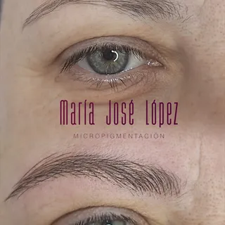 ¿Cejas poco pobladas? 🌿 La micropigmentación es la solución para rellenar y dar forma con un acabad