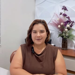🔸Dermatologia sempre foi mais do que uma profissão pra mim — é uma paixão que nasceu do desejo de c