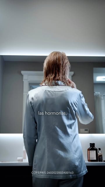 ¿Estrés? Quizás no sea la única causa de tu caída de cabello.

Agenda una valoración para conocer la