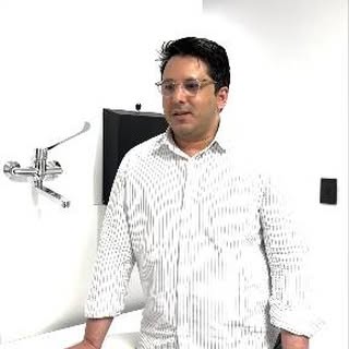 Minoxidil, ketoconazole shampoos and red-light therapy may each have a place in the management of ce