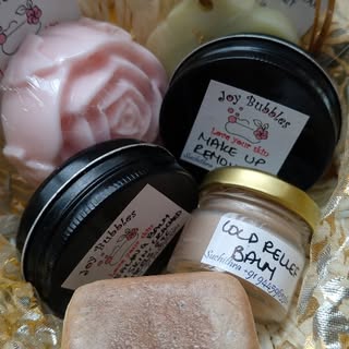 Your search for a thoughtful mommy-to-be hamper just ended here! 

This hamper contains:
✨ Turmeric 