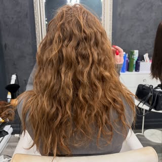 Swipe for the transformation ➡️

#nanolinksguelph
#curlyhairextensionsguelph 
#besthairextensionsgue