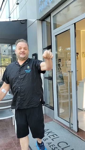 OGGI SONO SCAPPATO IN ALBANIA A FARE IL TRAPIANTO DI CAPELLI OLA OLA MAREMMA BUAIOLA ❤️
Akel clinic 
