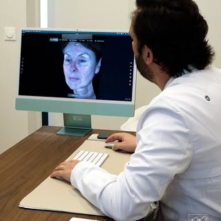 Aura est un outil qui me permet de mieux comprendre l’état de la peau : son comportement, ses fragil