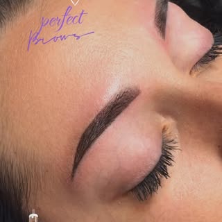 Perfekte Augenbrauen müssen nicht auffallen sie müssen zu dir passen✨

👉🏼Keine Balken.
👉🏼Keine ü